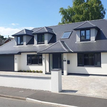 Large Modern Self Contained Apartment In Lymington Exterior photo