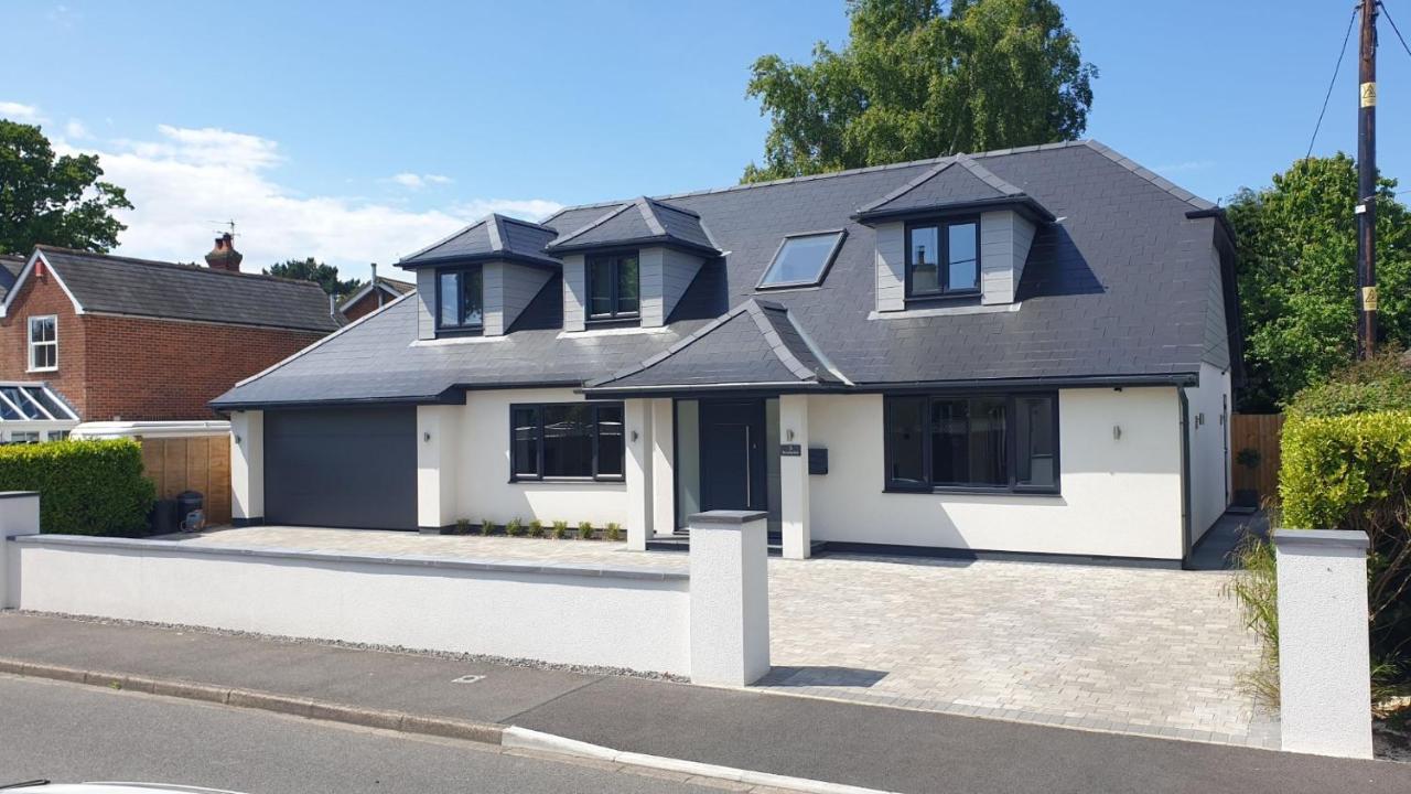 Large Modern Self Contained Apartment In Lymington Exterior photo